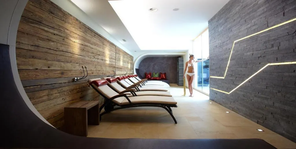 Hotel Tirol Ischgl 4*,